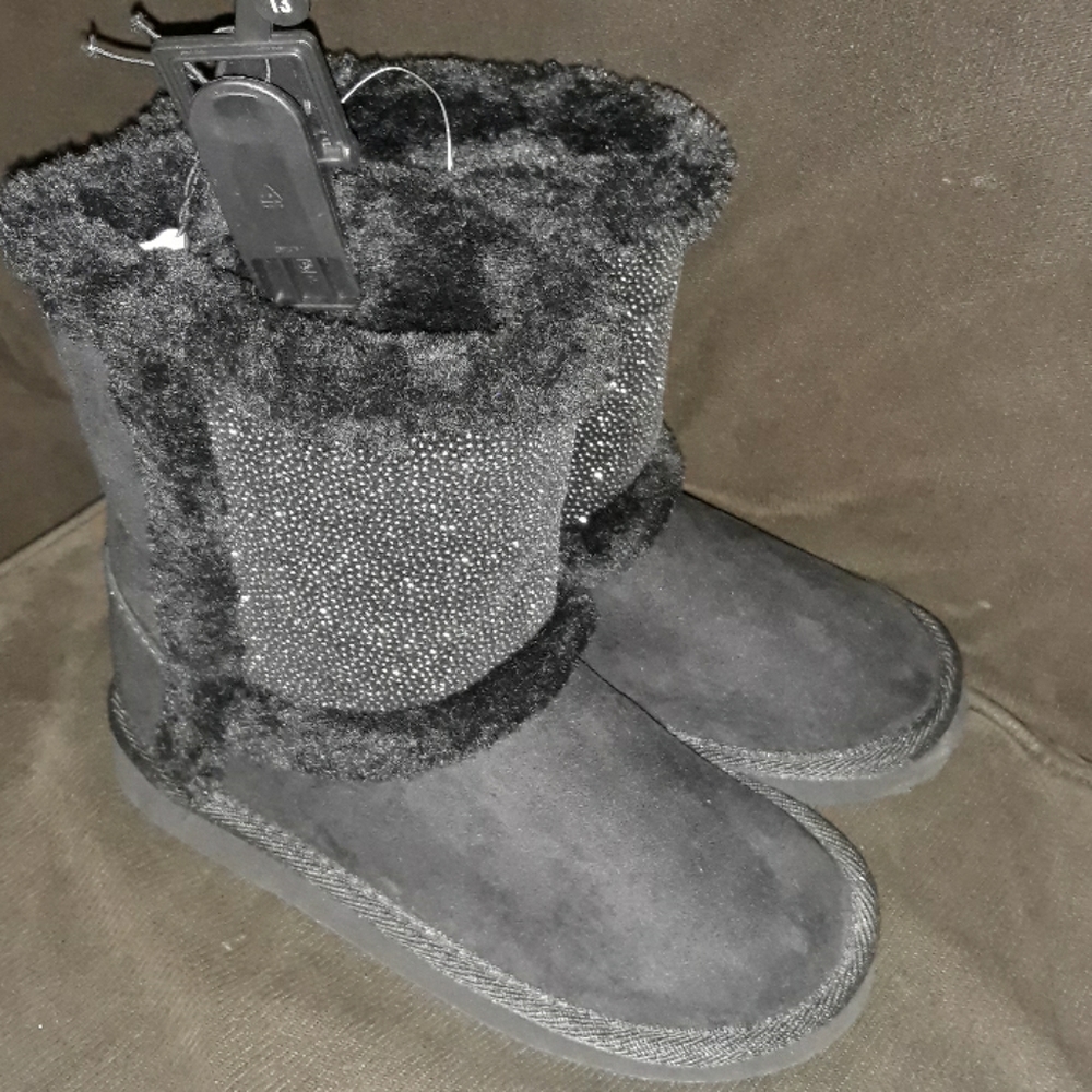 Kid's size 13 boots brand new